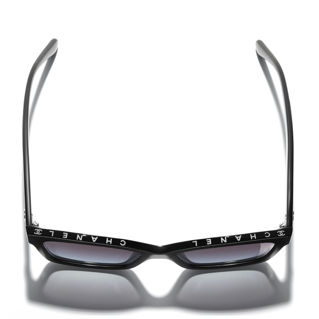 Chanel Square CH5417